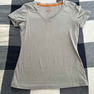 field & stream v neck T-shirt